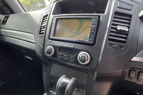 2010 Mitsubishi Pajero Platinum Edition NT