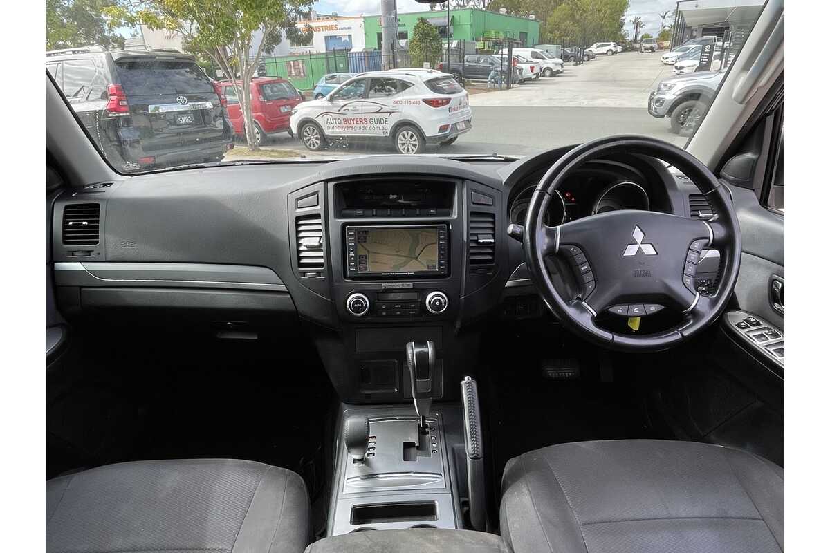 2010 Mitsubishi Pajero Platinum Edition NT