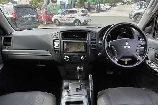 2010 Mitsubishi Pajero Platinum Edition NT