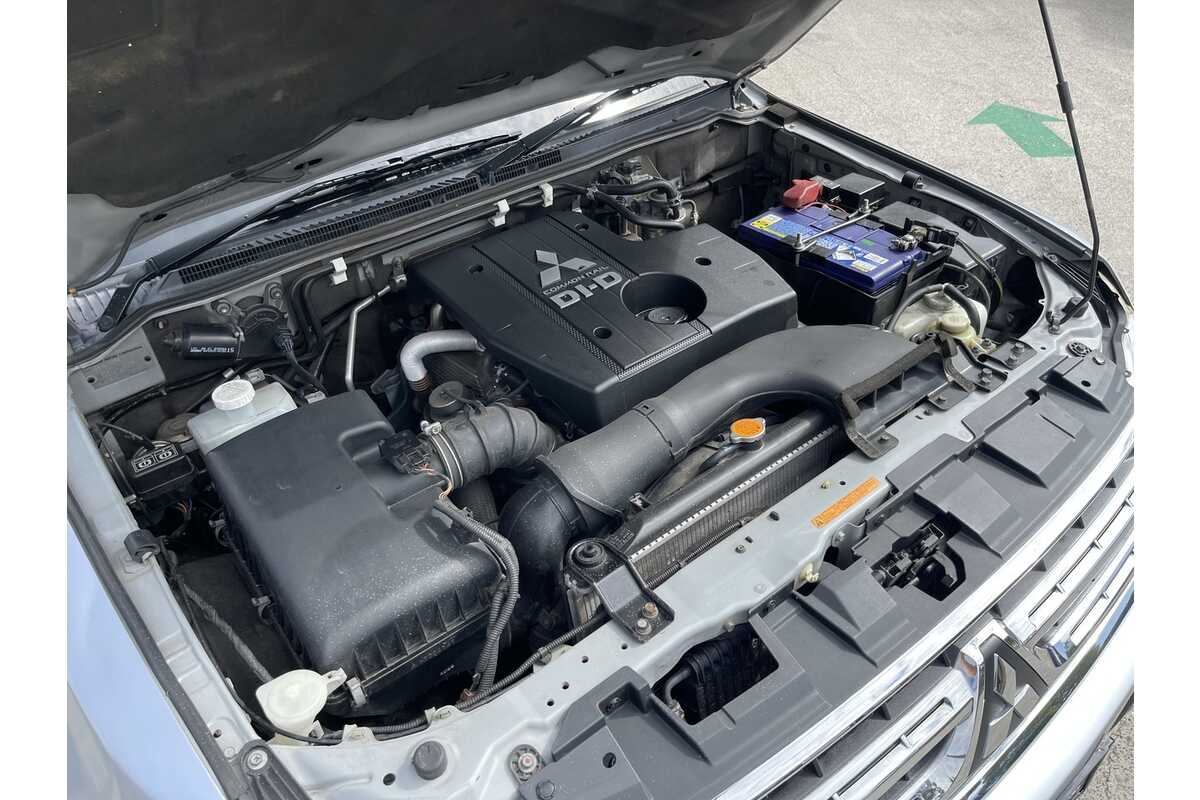 2010 Mitsubishi Pajero Platinum Edition NT