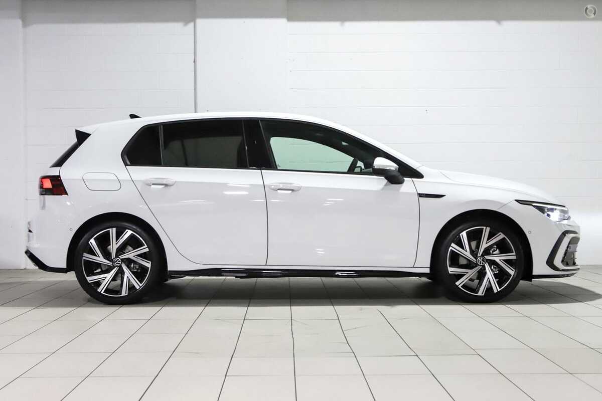 2023 Volkswagen Golf 110TSI R-Line 8