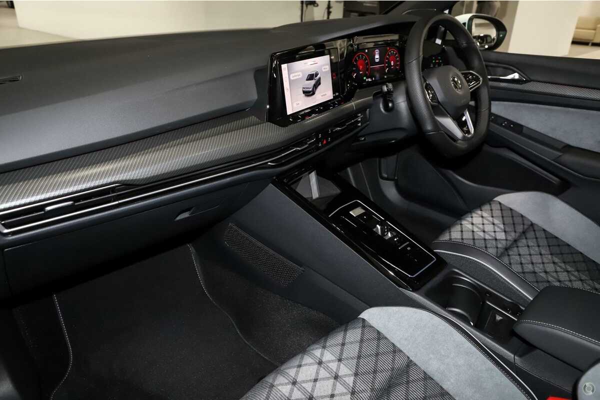 2023 Volkswagen Golf 110TSI R-Line 8