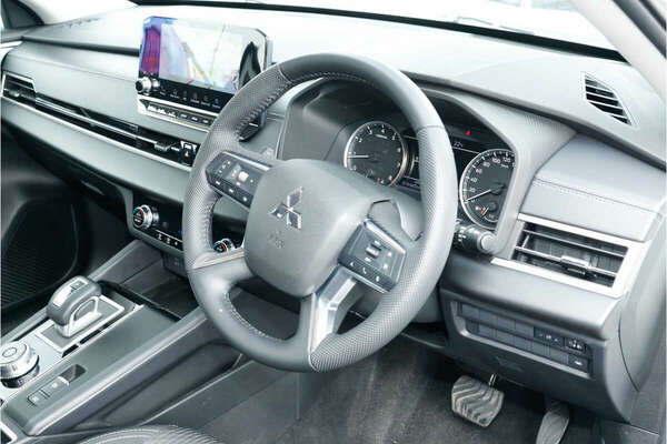 2022 Mitsubishi Outlander LS ZM