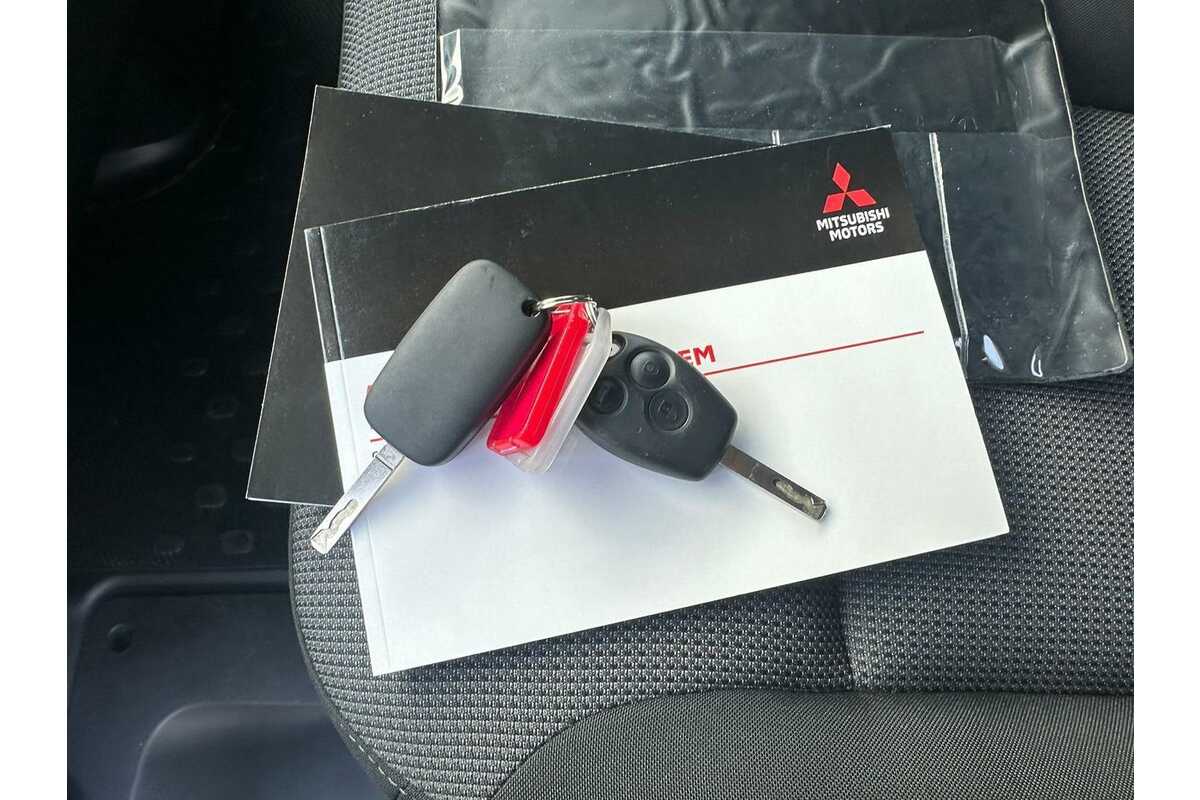 2021 Mitsubishi Express GLX SN