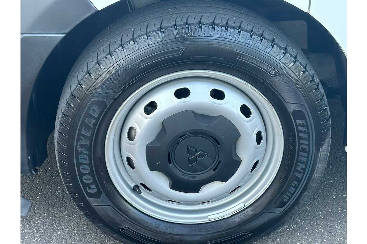 2021 Mitsubishi Express GLX SN