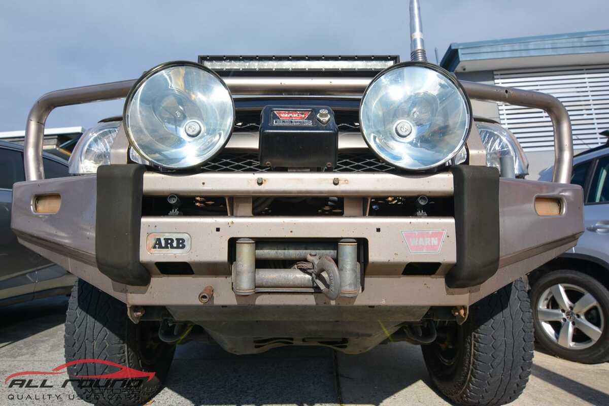 2005 Toyota HILUX SR5 (4x4) GGN25R