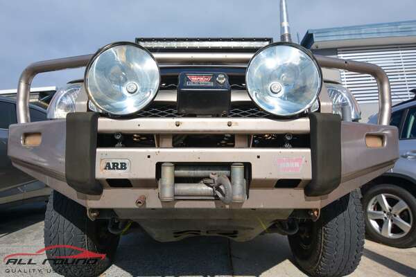 2005 Toyota HILUX SR5 (4x4) GGN25R