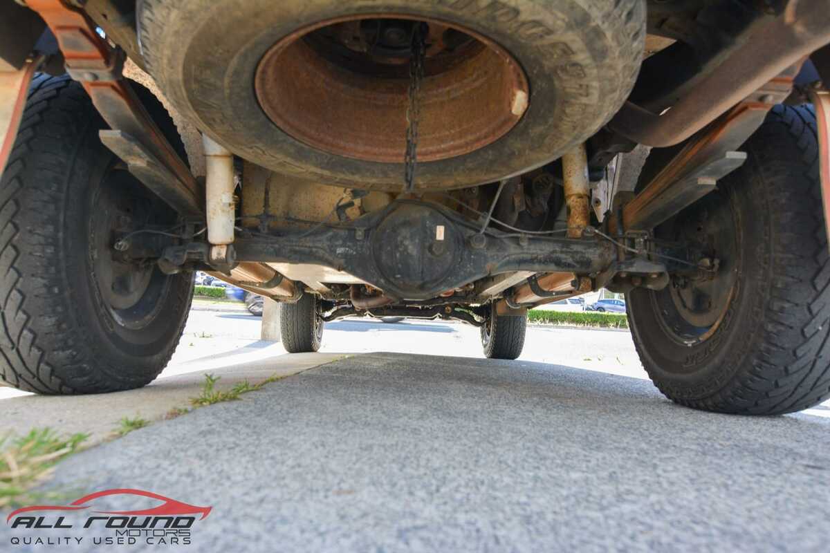 2005 Toyota HILUX SR5 (4x4) GGN25R