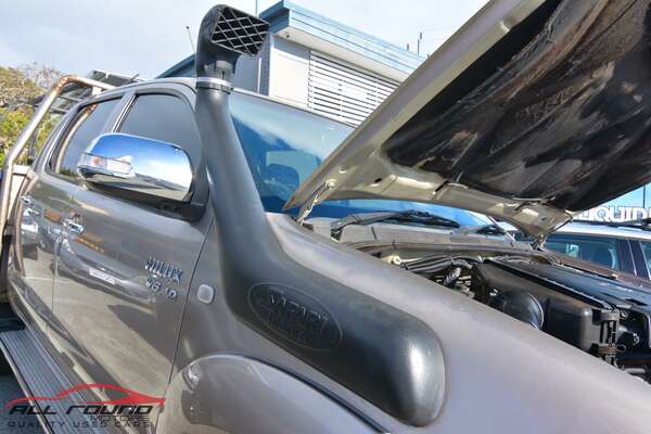 2005 Toyota HILUX SR5 (4x4) GGN25R