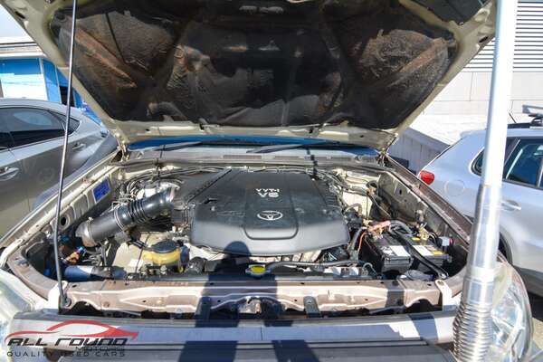 2005 Toyota HILUX SR5 (4x4) GGN25R