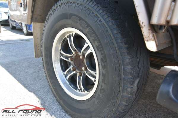 2005 Toyota HILUX SR5 (4x4) GGN25R