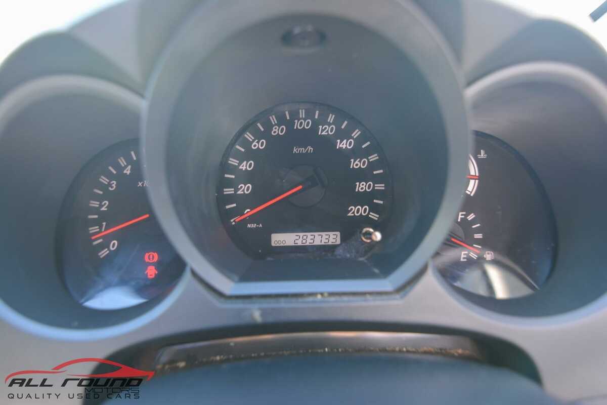 2005 Toyota HILUX SR5 (4x4) GGN25R