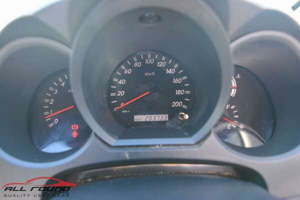 2005 Toyota HILUX SR5 (4x4) GGN25R