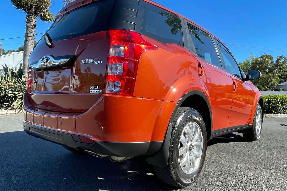 2018 Mahindra XUV500 W8