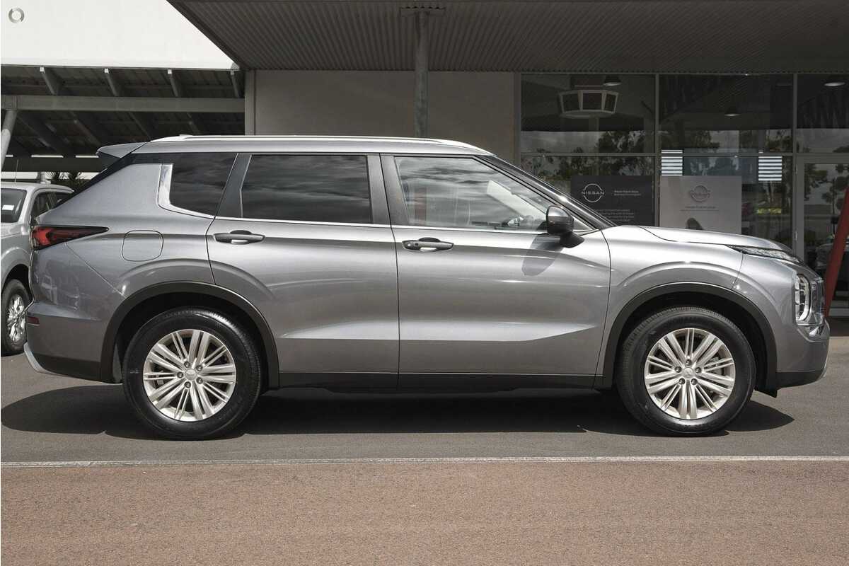 2023 Mitsubishi Outlander LS ZM
