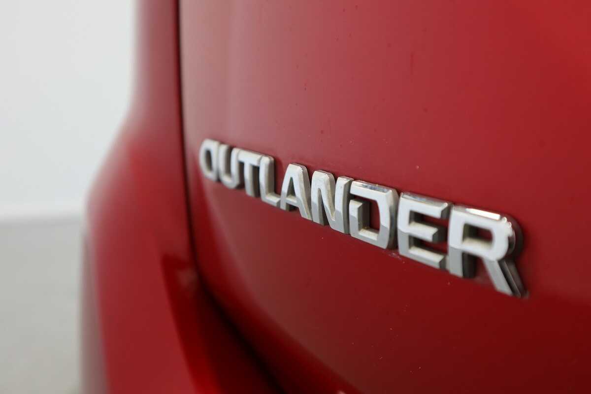 2020 Mitsubishi Outlander ZLEXCEED 2.2L DIE 6AT AWD ZL4E46