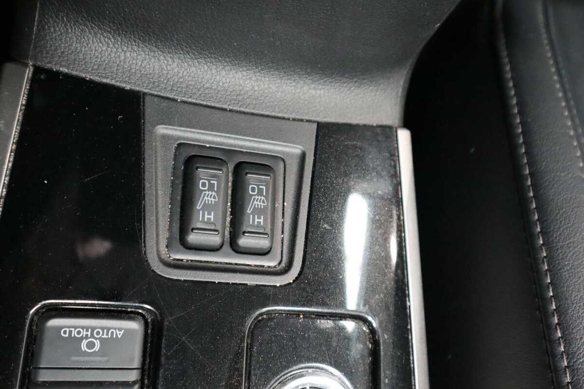 2020 Mitsubishi Outlander ZLEXCEED 2.2L DIE 6AT AWD ZL4E46
