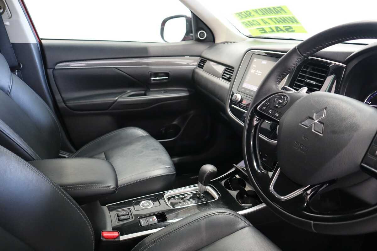 2020 Mitsubishi Outlander ZLEXCEED 2.2L DIE 6AT AWD ZL4E46