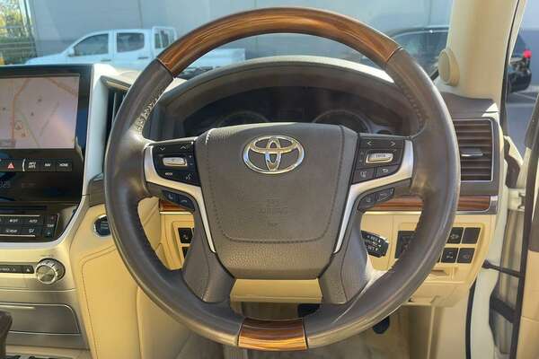 2017 Toyota Landcruiser Sahara VDJ200R