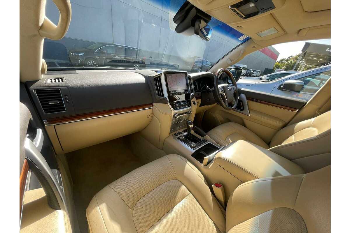 2017 Toyota Landcruiser Sahara VDJ200R