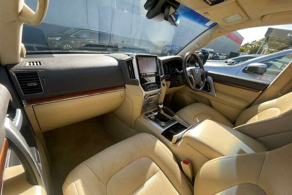 2017 Toyota Landcruiser Sahara VDJ200R