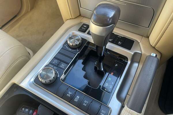 2017 Toyota Landcruiser Sahara VDJ200R