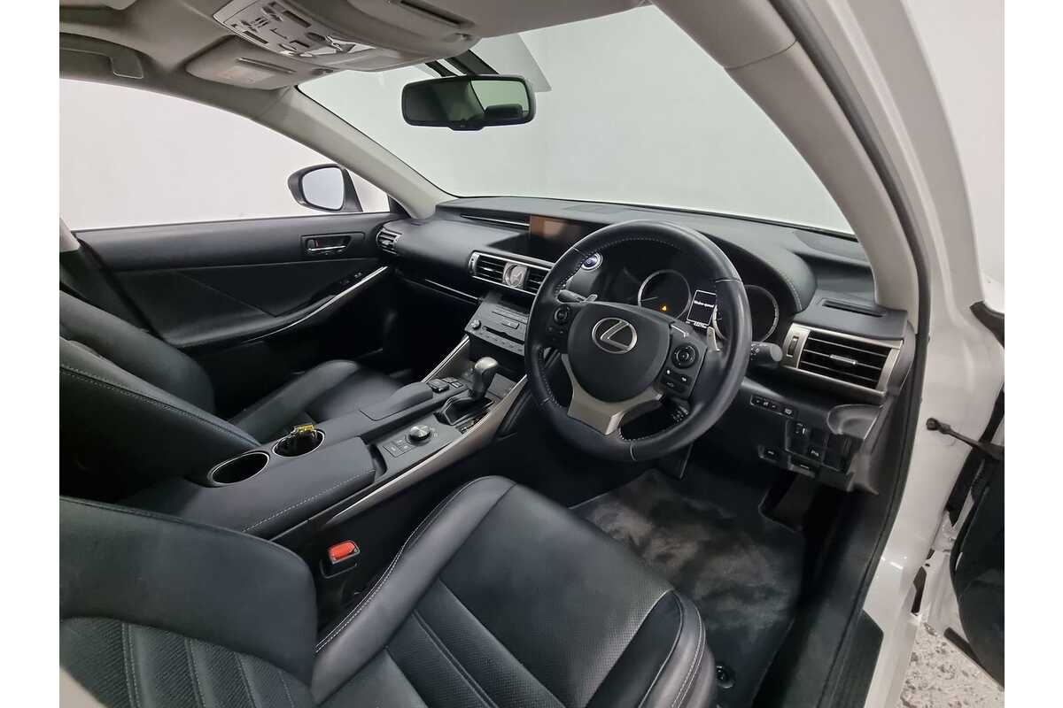 2016 Lexus IS IS300h Luxury AVE30R