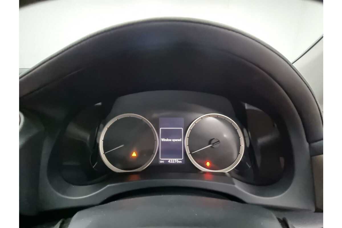2016 Lexus IS IS300h Luxury AVE30R