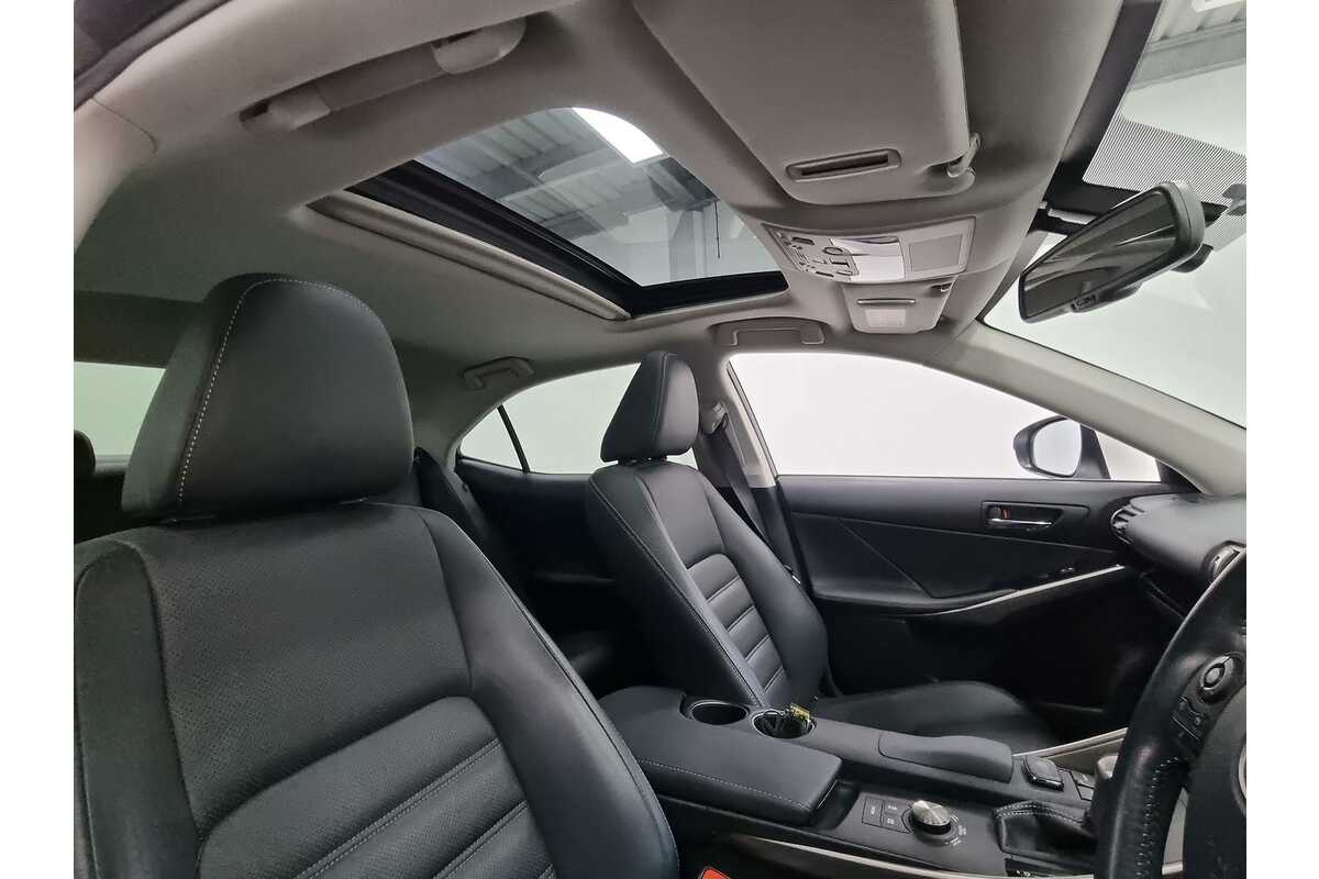 2016 Lexus IS IS300h Luxury AVE30R