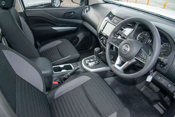 2023 Nissan Navara SL D23