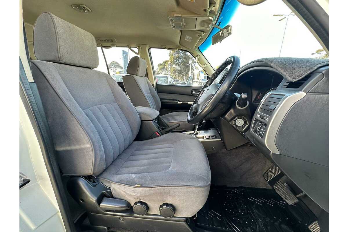 2010 Nissan Patrol ST GU 7