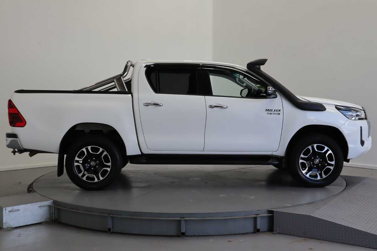 2021 Toyota HiLux 4x4 SR5 2.8L T Double2U 001 2U76940EV