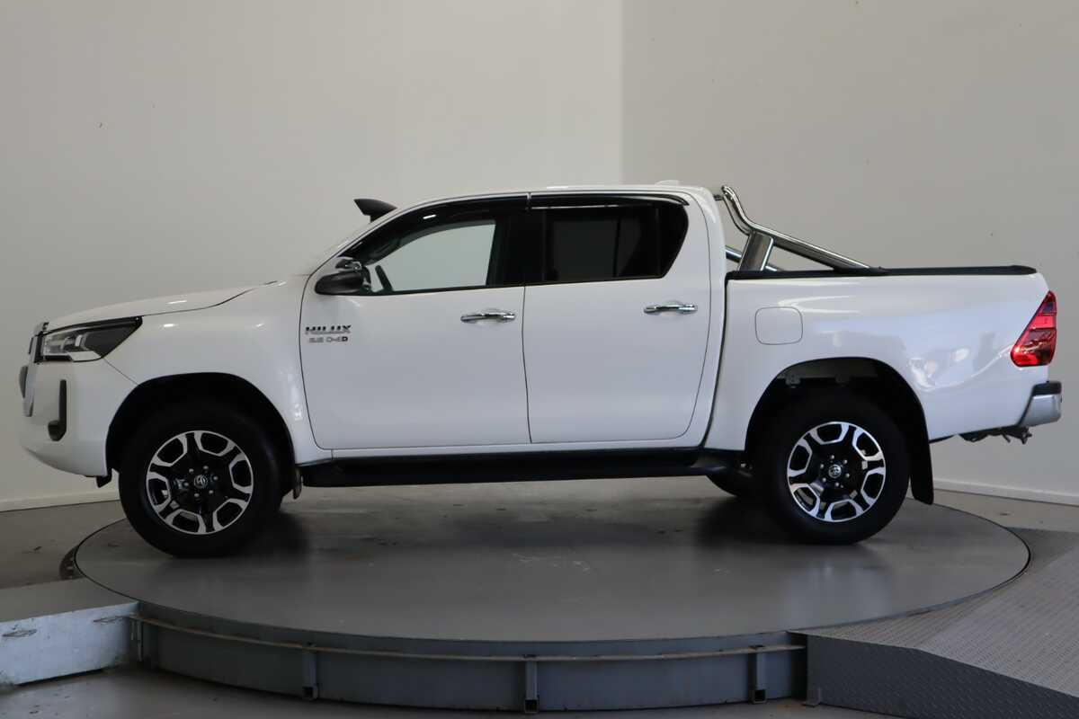 2021 Toyota HiLux 4x4 SR5 2.8L T Double2U 001 2U76940EV