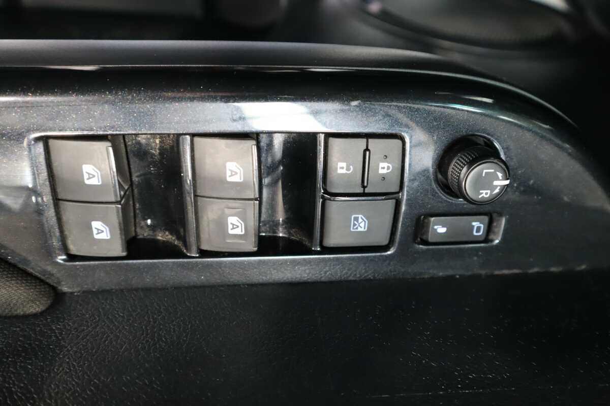 2021 Toyota HiLux 4x4 SR5 2.8L T Double2U 001 2U76940EV