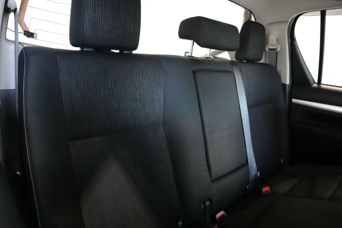2021 Toyota HiLux 4x4 SR5 2.8L T Double2U 001 2U76940EV