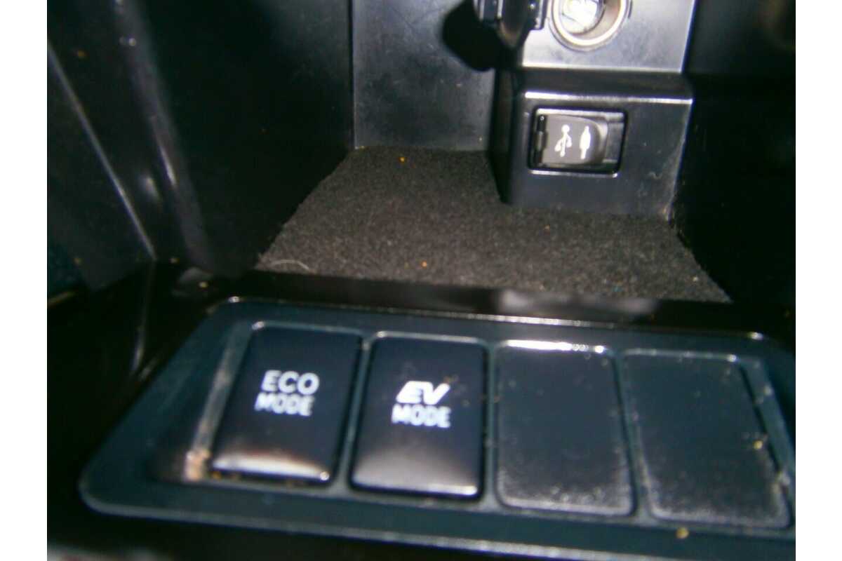 2015 Toyota Camry Atara S Hybrid AVV50R MY15