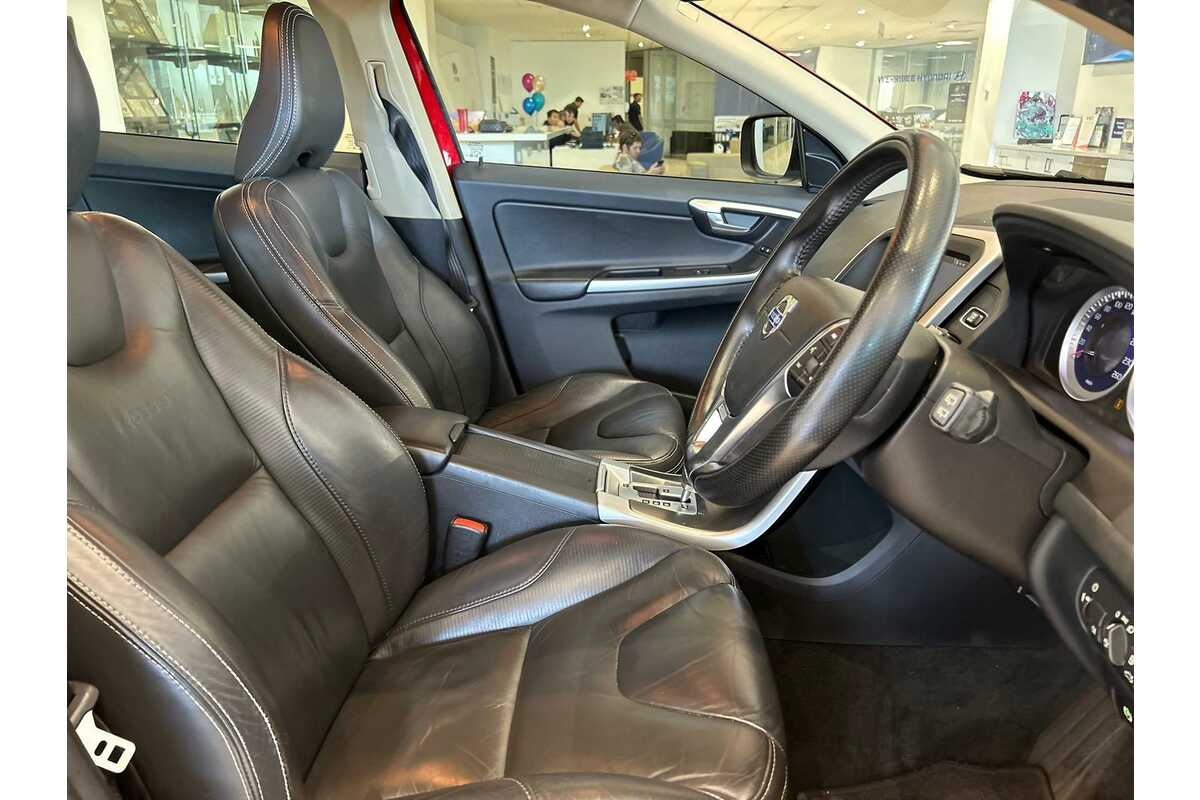 2011 Volvo XC60 T6 R-Design
