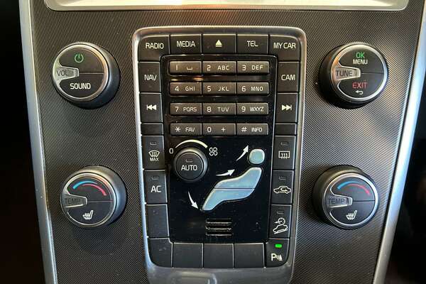 2011 Volvo XC60 T6 R-Design