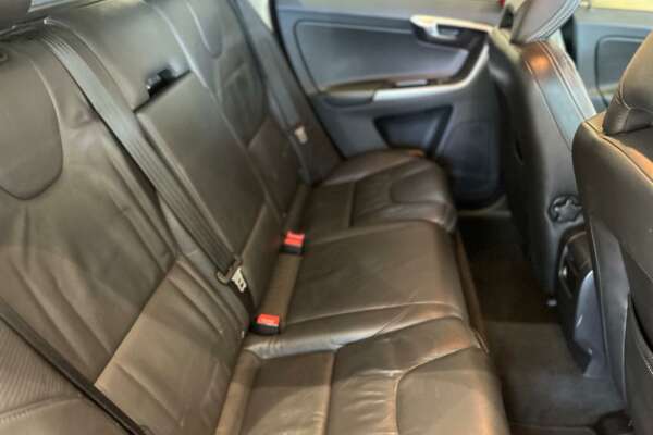 2011 Volvo XC60 T6 R-Design