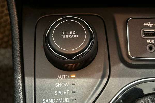 2019 Jeep Cherokee Night Eagle KL