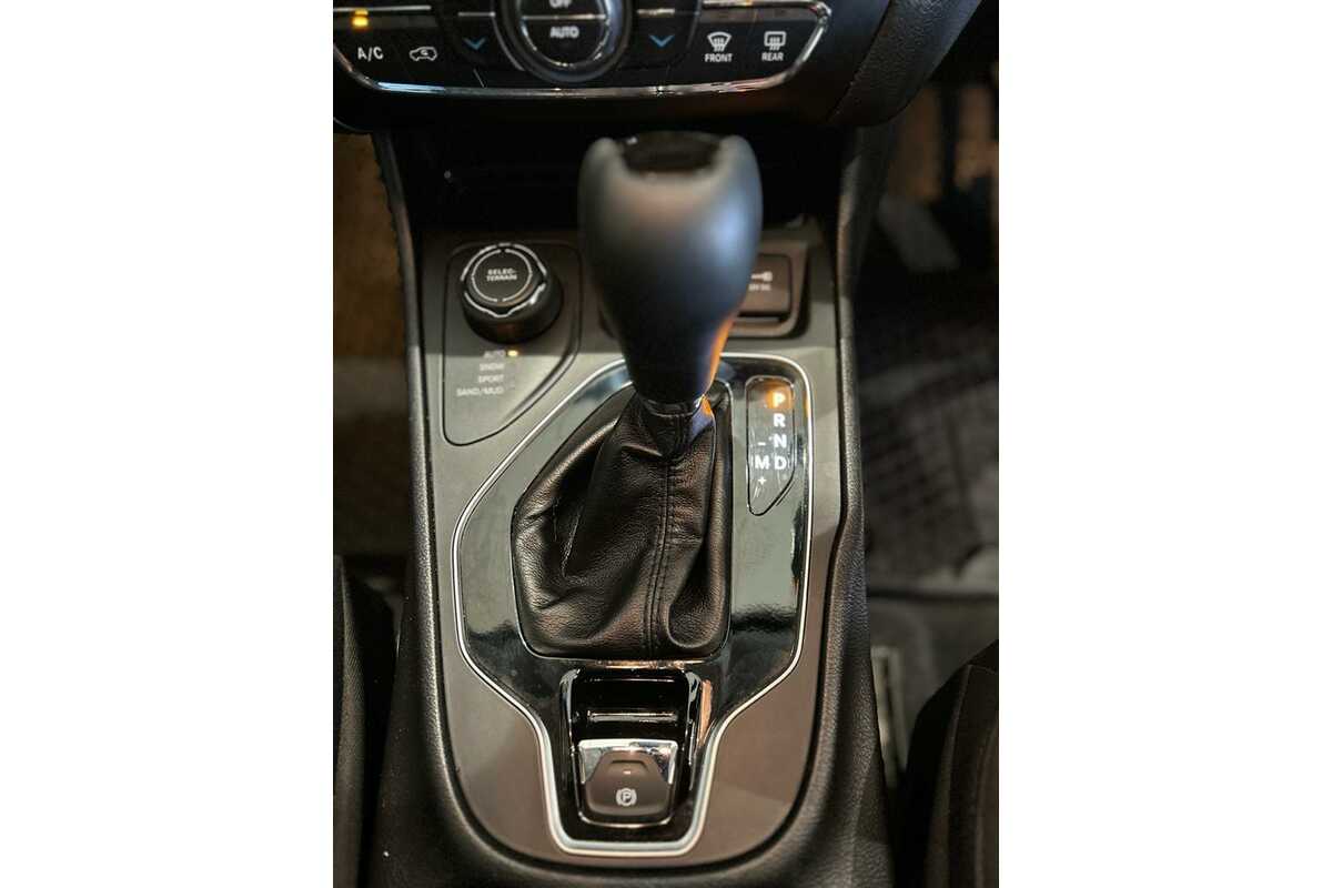 2019 Jeep Cherokee Night Eagle KL