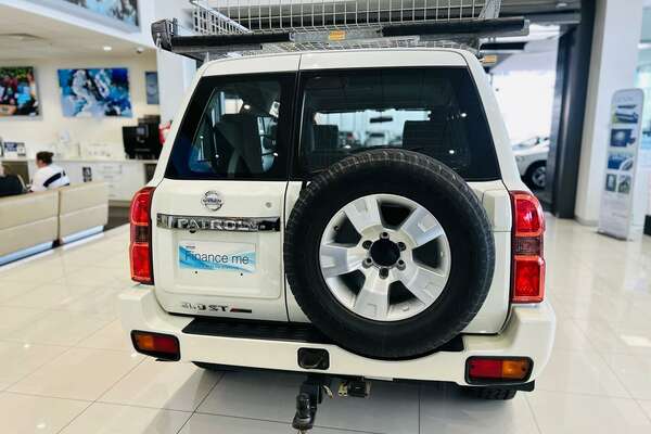 2015 Nissan Patrol ST N-TREK Y61