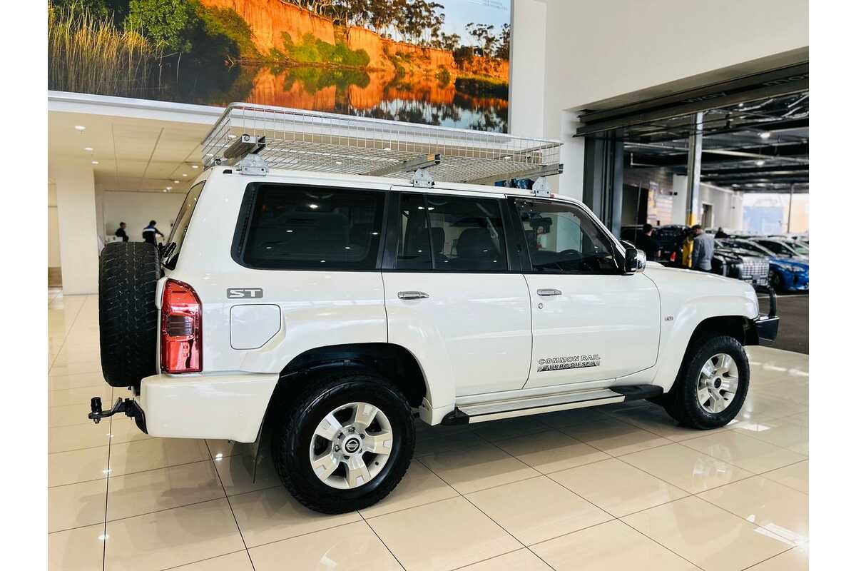 2015 Nissan Patrol ST N-TREK Y61