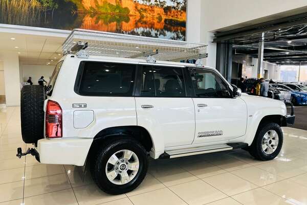 2015 Nissan Patrol ST N-TREK Y61