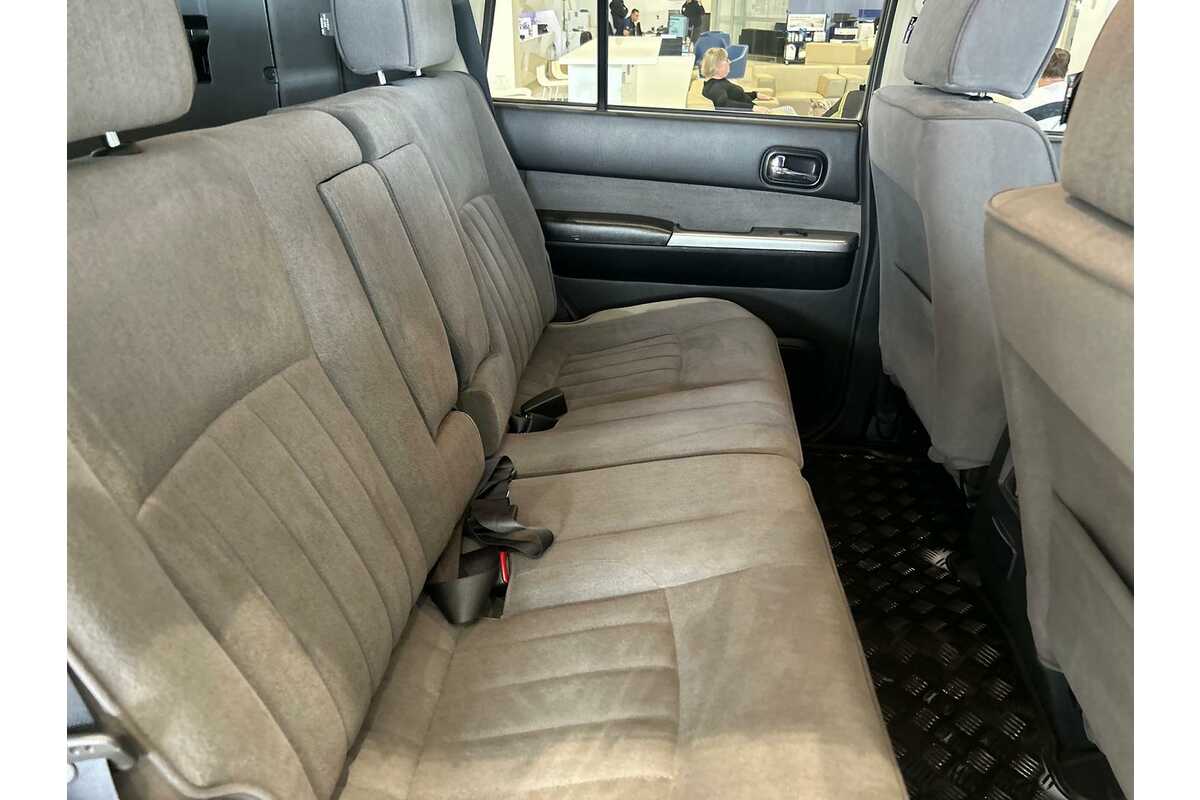 2015 Nissan Patrol ST N-TREK Y61