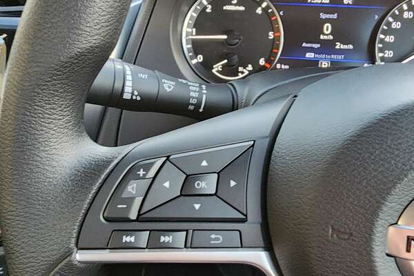 2023 Nissan Navara SL D23