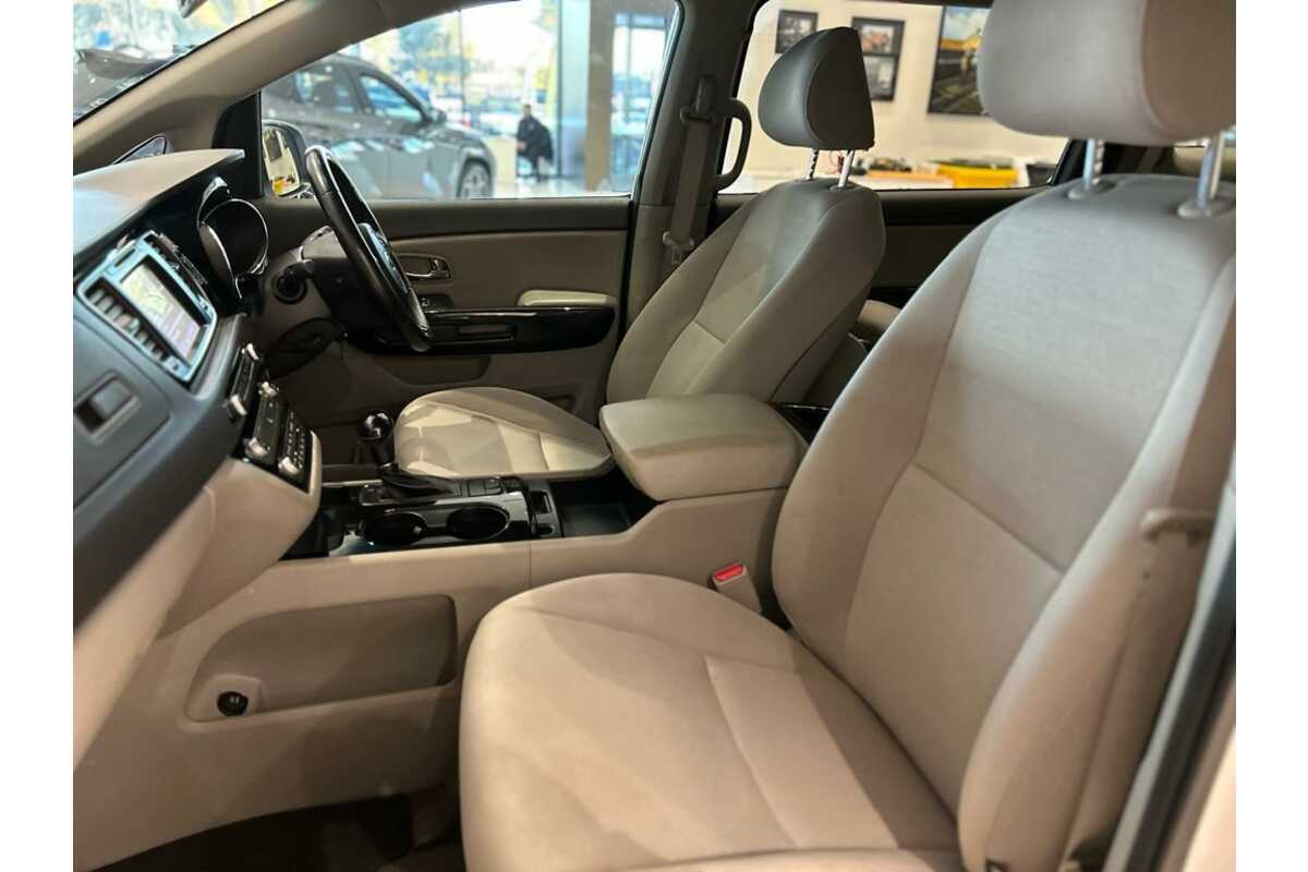 2015 Kia Carnival Si YP