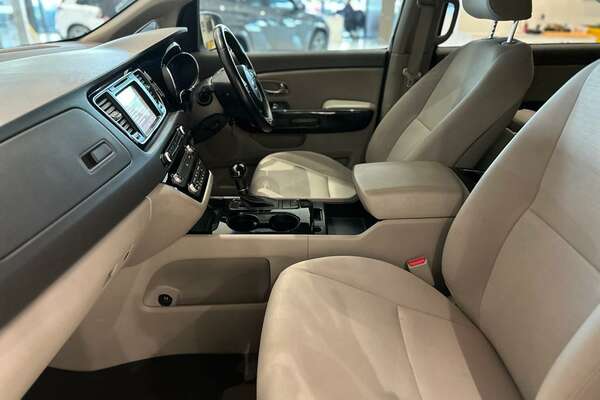 2015 Kia Carnival Si YP
