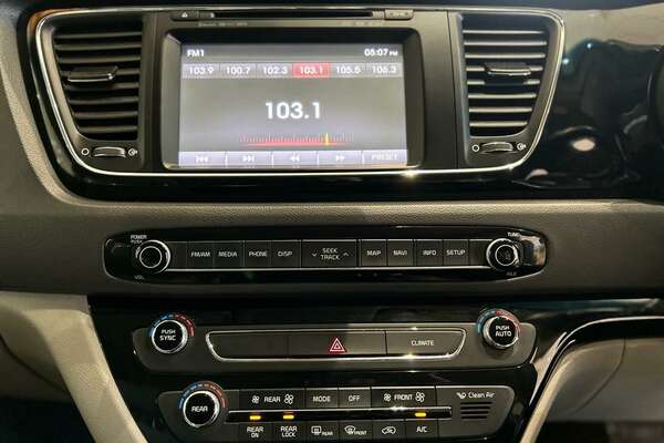 2015 Kia Carnival Si YP