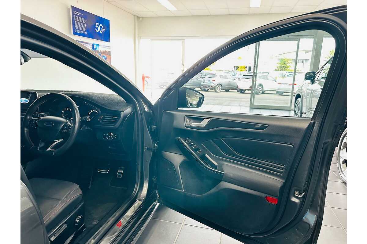 2018 Ford Focus ST-Line SA